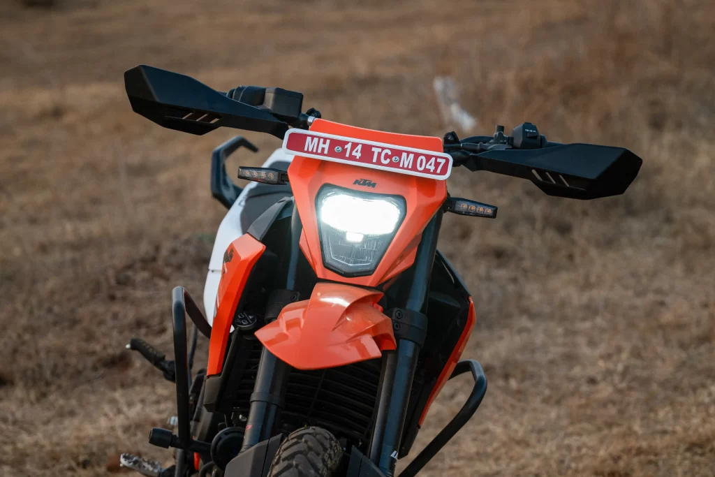 KTM’s enduro DNA makes its presence felt in the new headlight of the motorcycle