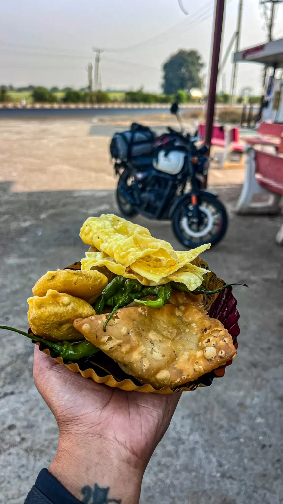 Managed to find some decent (vegetarian) food on the way and reached Baroda